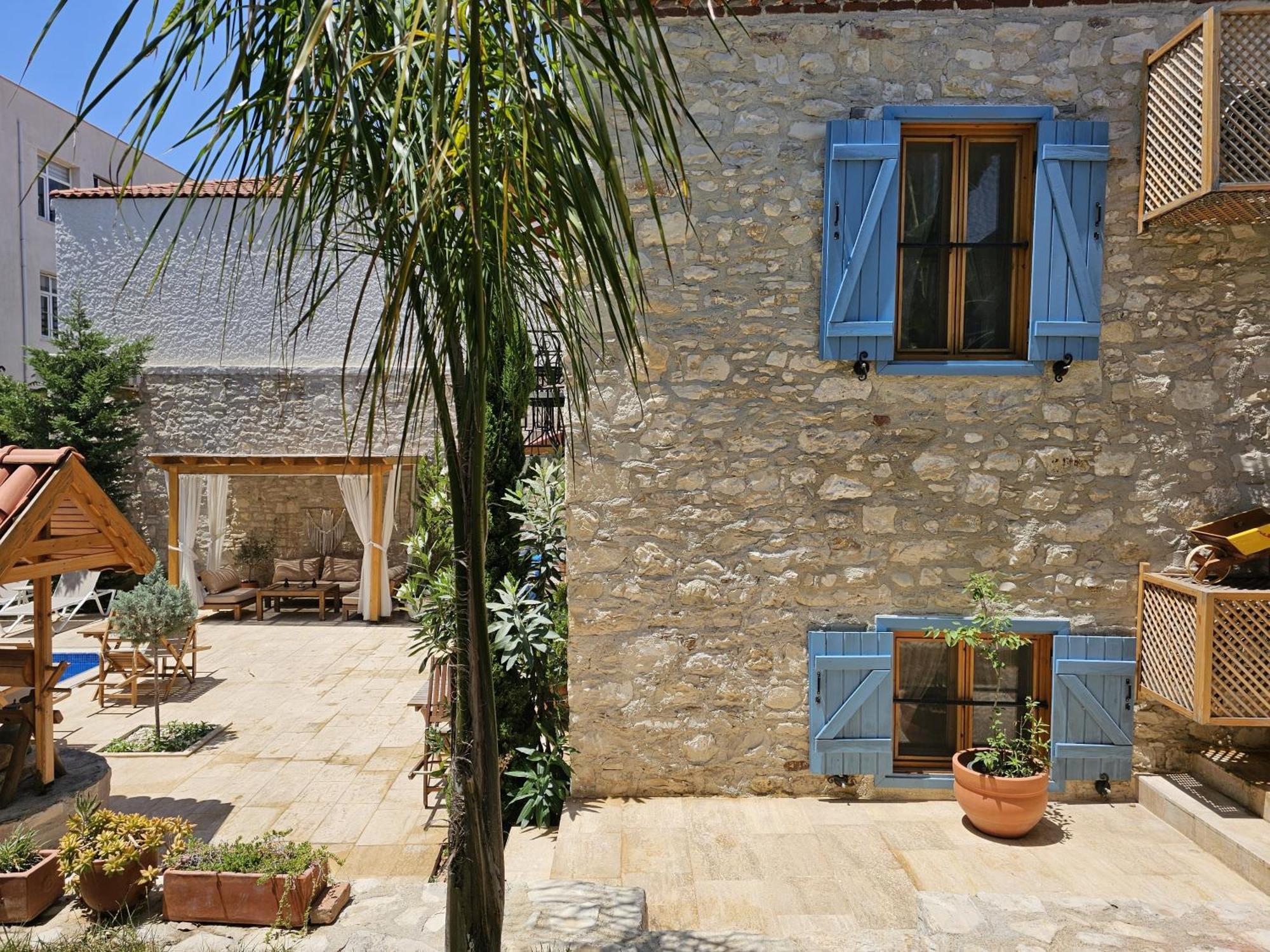 Kugu * Urla