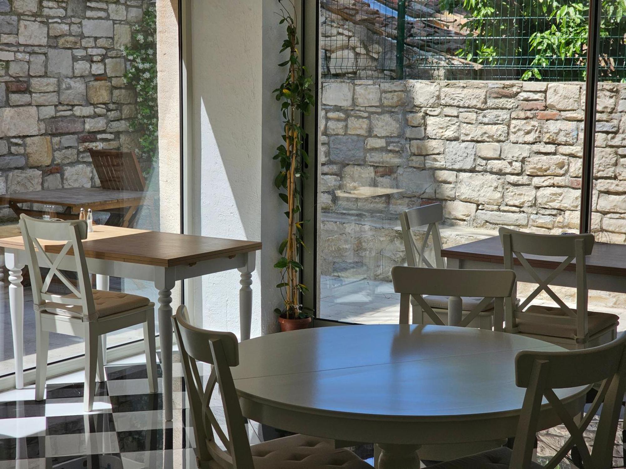 Kugu Hotel